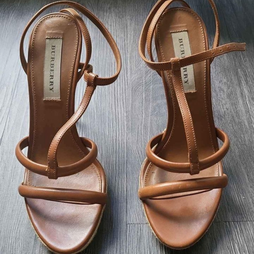 Burberry sandals size 8